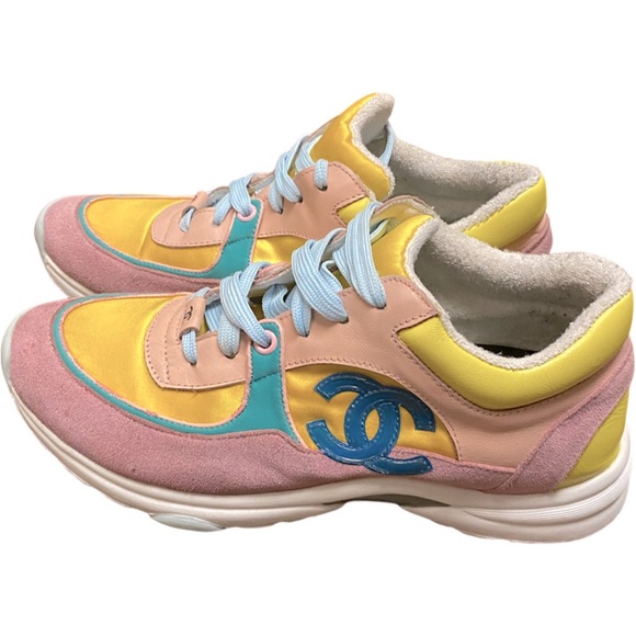 Chanel sneakers! Size 7! GUC! - Picture 1 of 7